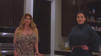 KORINA KOVA family feud∶ aunty makes you a man