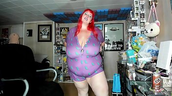 winkingdaisys i know more clown makeup but hey look what i am wearing i know yall will enjoy this xxx