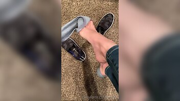 toeluxx today s shoe and sock removal i keep these socks in a ziploc bag for a fan and t xxx onlyfans porn videos
