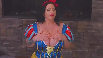 korina kova snow white