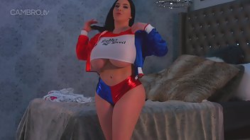 KORINA KOVA - my friend the geek comic con try on